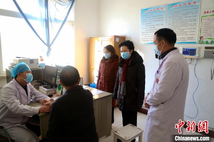 全國政協(xié)委員戴秀英：村醫(yī)越來越少，出路在哪？