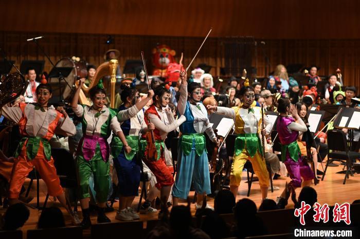 “音樂奇妙夜”西安上演歌者、樂手化身“卡通人”