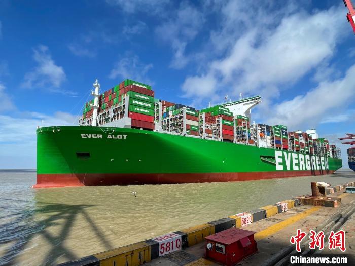 單船運(yùn)能“天花板”不斷打破上?？诎丁按蟠?jīng)濟(jì)”方興未艾