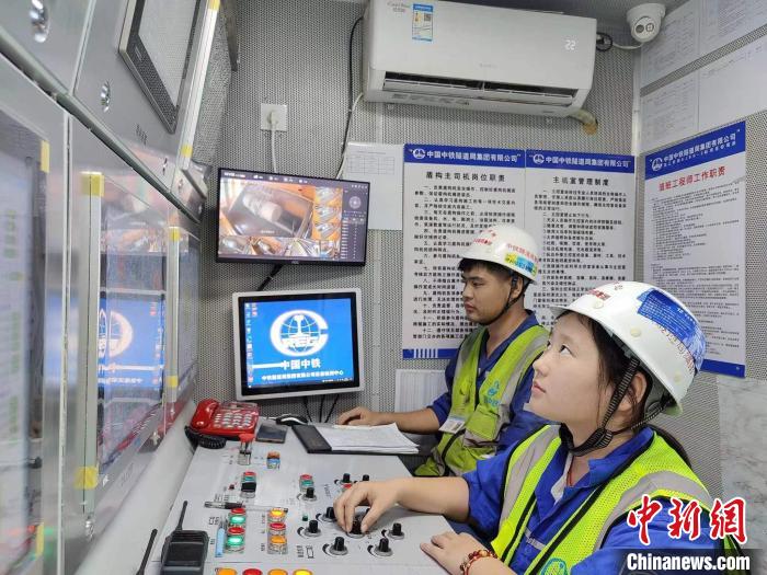 中國最大水壓、最大埋深海底隧道工程建設(shè)快速推進(jìn)