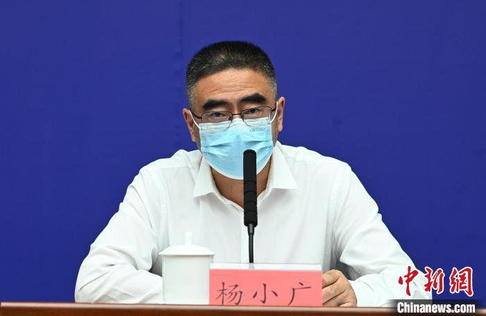 成都市政府副秘書長、市衛(wèi)健委主任楊小廣?！“苍?攝