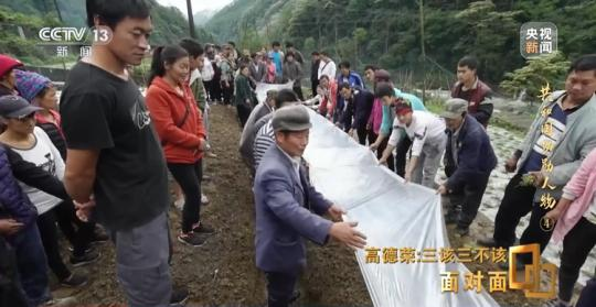 面對面丨“路就在腳下！” 這里的村民日子越過越幸福