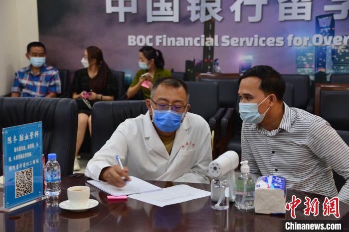 活動現(xiàn)場?！∮嘞娆B 攝