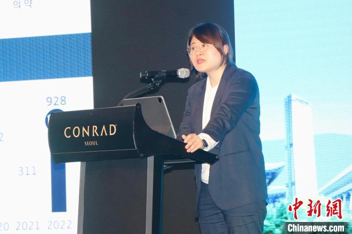 韓國大韓貿(mào)易投資振興公社外國投資監(jiān)察辦公室科長樸金蘭致辭?！∪f佳欣 攝