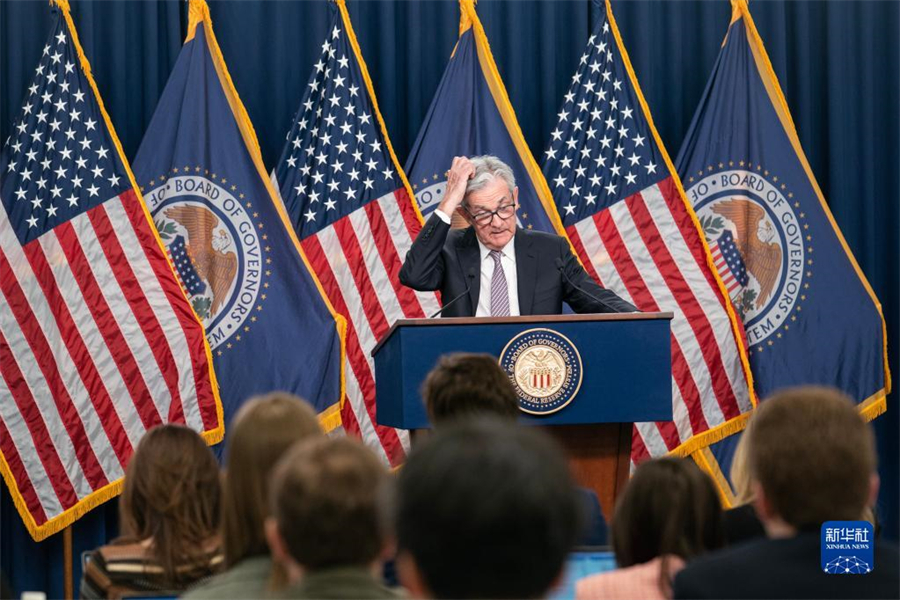 5月3日，美國聯(lián)邦儲備委員會主席鮑威爾在華盛頓出席新聞發(fā)布會。美國聯(lián)邦儲備委員會3日結束為期兩天的貨幣政策會議，宣布再次將聯(lián)邦基金利率目標區(qū)間上調25個基點到5%至5.25%之間。新華社記者劉杰攝