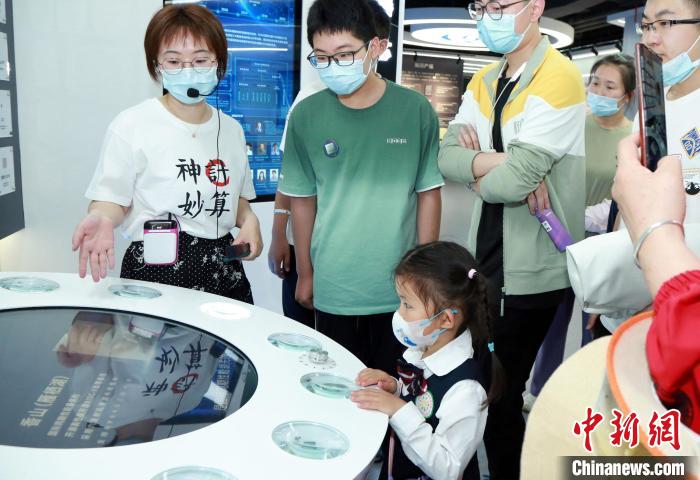 中科院公眾科學(xué)日：“科普盛宴”讓公眾“遇見(jiàn)科學(xué)、預(yù)見(jiàn)未來(lái)”