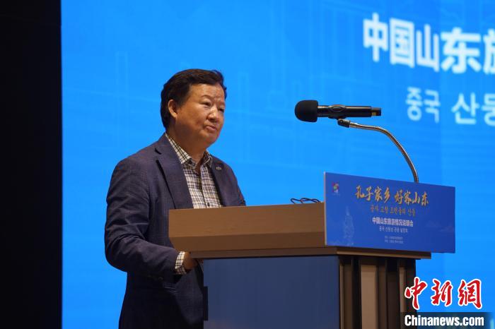 韓國(guó)一般旅游業(yè)協(xié)會(huì)副會(huì)長(zhǎng)白承弻致辭?！⑿?攝