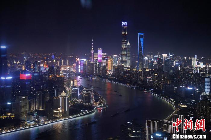 6月3日晚，鳥瞰上海黃浦江兩岸城市夜景?！∫罅⑶?攝