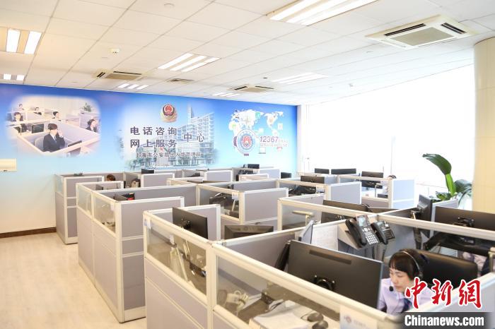 警方表示，自2023年1月9日至5月31日，上海出入境12367服務(wù)平臺還累計接處來電超15萬通?！∩虾Ｊ泄簿止﹫D