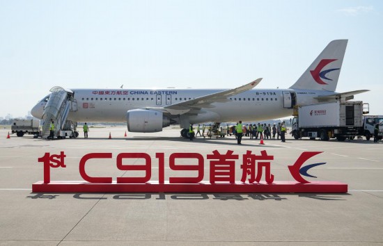 這是在上海虹橋國際機場停機坪拍攝的C919飛機（5月28日攝）。新華社記者丁汀攝
