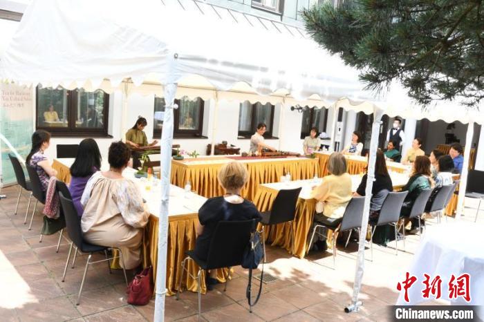 圖為活動現(xiàn)場?！“亓种袊幕行墓﹫D。