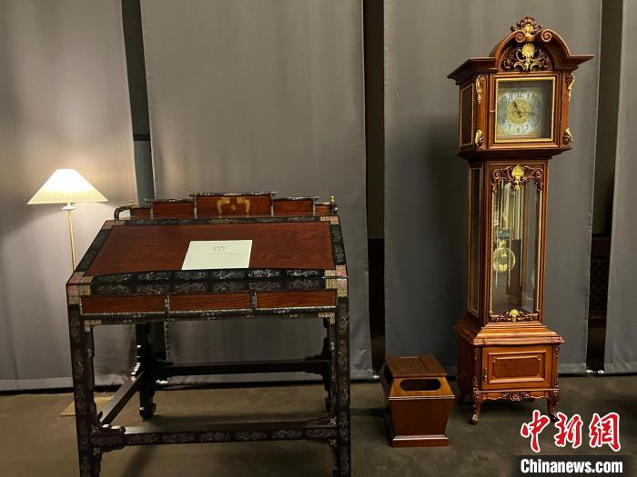 圖為春秋館展覽陳設(shè)的青瓦臺家具。　劉旭 攝