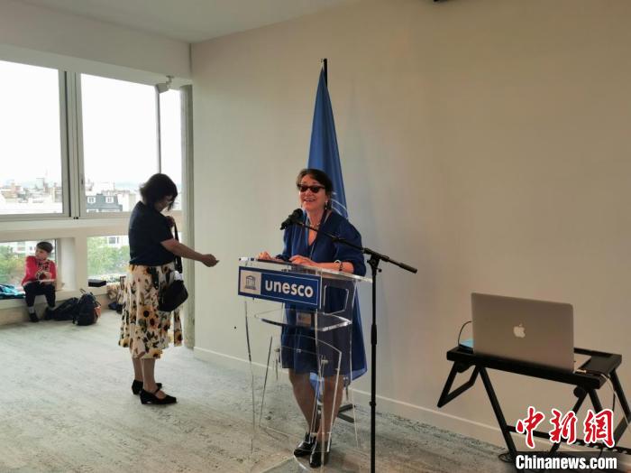 聯(lián)合國(guó)教科文組織協(xié)會(huì)委員會(huì)主席瑪麗塔·邦澤弗(Marietta Bantchev)致辭。　靖樹 攝