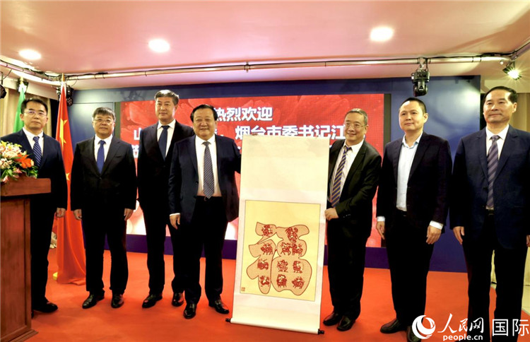 參加座談會的主要嘉賓合影留念。人民網(wǎng)記者宋亦然攝