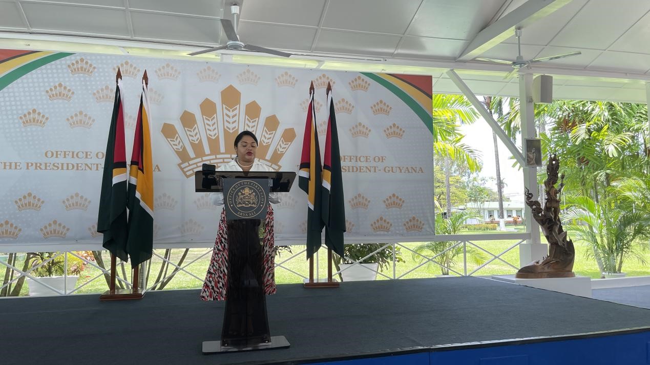 圭亞那第一夫人阿爾雅·阿里發(fā)表致辭。第18期援圭亞那醫(yī)療隊供圖