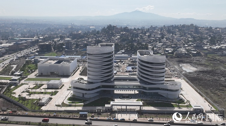 非洲疾病預(yù)防控制中心總部（一期）航拍。人民網(wǎng)記者 劉寧攝