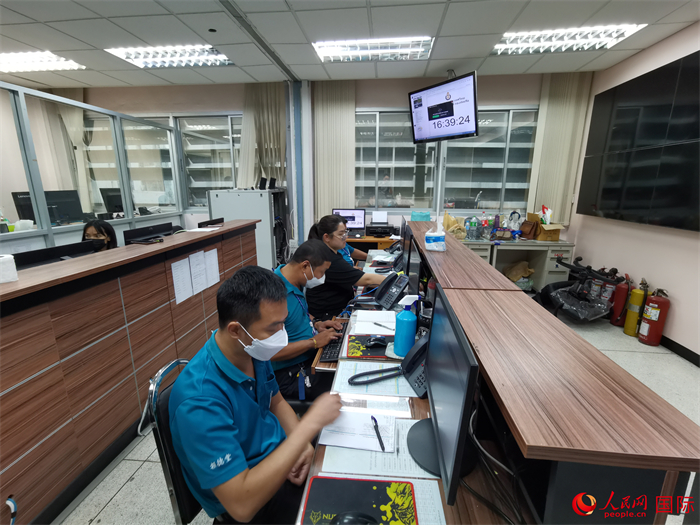 “曼谷無線電中心”工作現(xiàn)場(chǎng)。人民網(wǎng)記者 白元琪攝