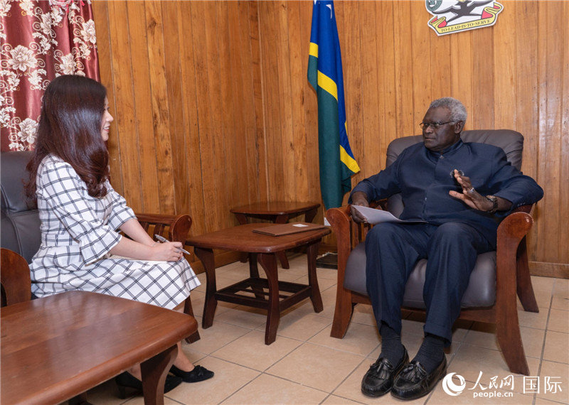 2023年9月14日，所羅門群島總理梅納西·索加瓦雷在首都霍尼亞拉接受人民網記者專訪。人民網 賀吉攝