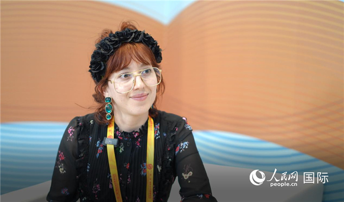 烏拉圭《共和國報(bào)》記者瓦倫蒂娜·加西亞接受人民網(wǎng)記者采訪。人民網(wǎng)記者 王天樂攝