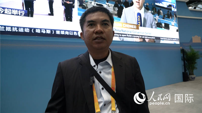 印尼《辛加朗綜合日?qǐng)?bào)》記者班邦·蘇利斯提奧（Bambang Sulistio）與記者交談。人民網(wǎng) 楊春燕攝