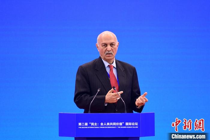 3月23日，第二屆“民主：全人類共同價值”國際論壇開幕式在北京舉行。圖為巴基斯坦參議院國防委員會主席穆沙希德·侯賽因在開幕式上作主題發(fā)言。 <a target='_blank' href='/'><p  align=