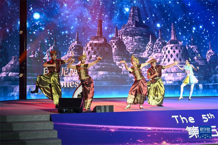 10月21日，在馬來西亞行政首都普特拉賈亞，演員在第五屆中國—東盟視聽周開幕活動上表演。新華社記者 程一恒 攝