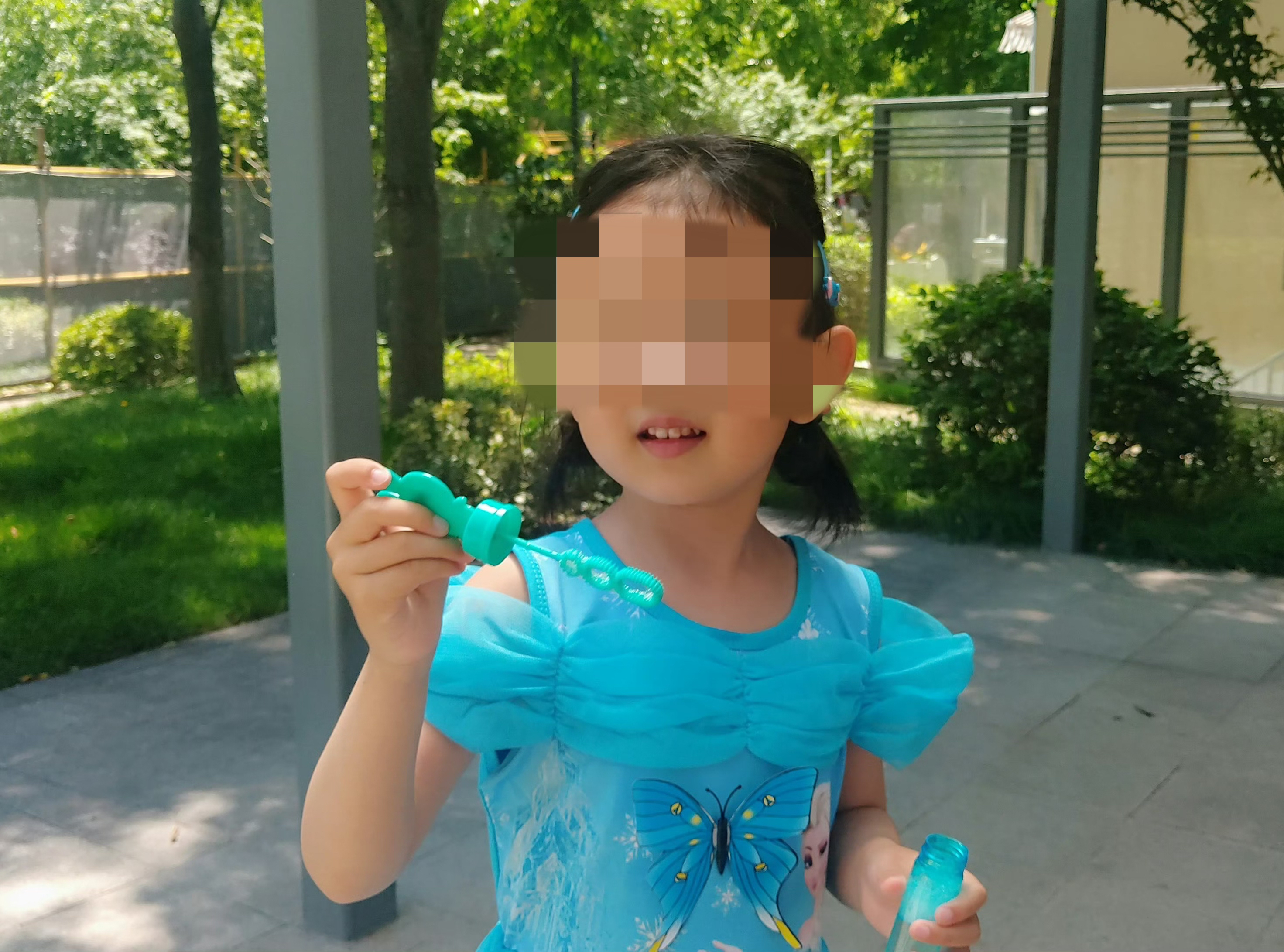 海灘失蹤女童。圖源：女童家人社交賬號(hào)