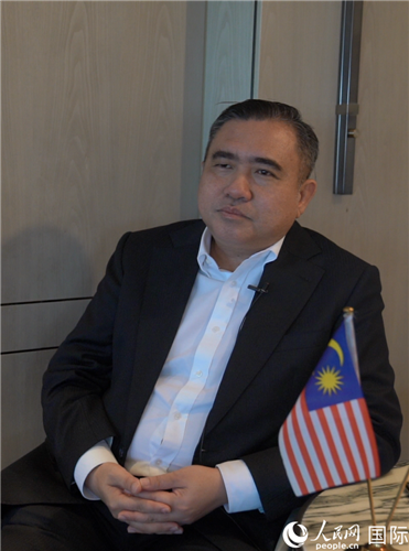 馬來西亞交通部部長陸兆福在接受人民網(wǎng)專訪。人民網(wǎng) 張文捷攝