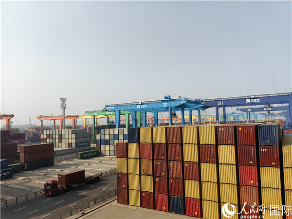 天津港北疆港區(qū)C段智能化集裝箱碼頭。人民網(wǎng)記者 符園園攝