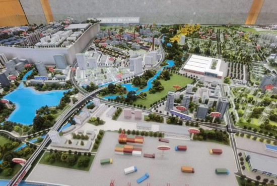 　　清水塘新能源裝備產(chǎn)業(yè)新城沙盤模型。本報記者 常雯宜攝