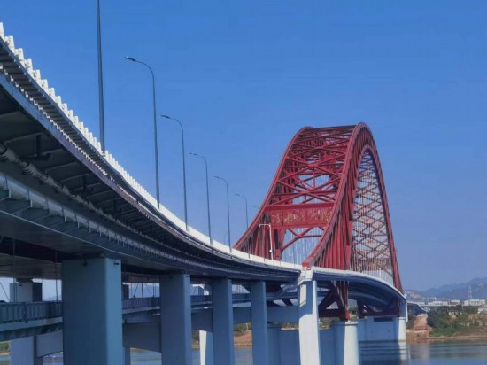 　　清水塘大橋側(cè)面。本報記者 常雯宜攝