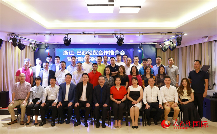 與會嘉賓合影。人民網(wǎng)記者 陳海琪攝