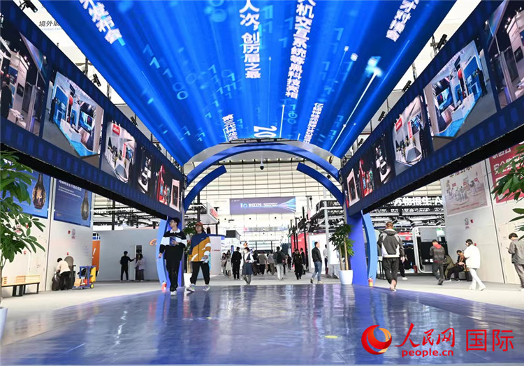 11月7日上午，2023年世界互聯(lián)網(wǎng)大會“互聯(lián)網(wǎng)之光”博覽會在浙江烏鎮(zhèn)開幕。人民網(wǎng)記者 葉賓得攝