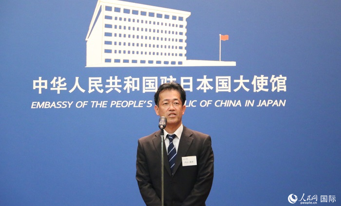 導(dǎo)師代表、東京大學(xué)教授內(nèi)山真伸發(fā)表致辭。人民網(wǎng) 許可攝