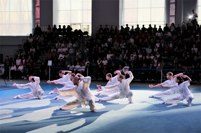 俄羅斯武術(shù)運(yùn)動(dòng)員進(jìn)行示范表演。駐俄羅斯大使館供圖