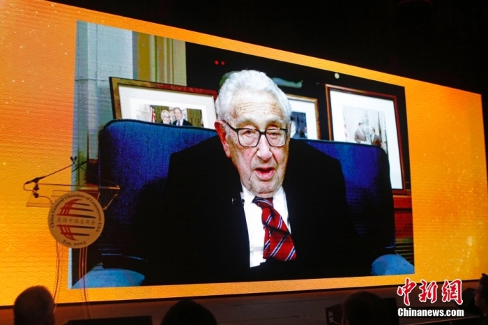資料圖為當(dāng)?shù)貢r(shí)間2023年1月18日晚，美國中國總商會(huì)(CGCC)在紐約舉行2023年中國農(nóng)歷新年晚宴。圖為美國前國務(wù)卿亨利·基辛格以視頻方式致辭。<a target='_blank' href='/'><p  align=