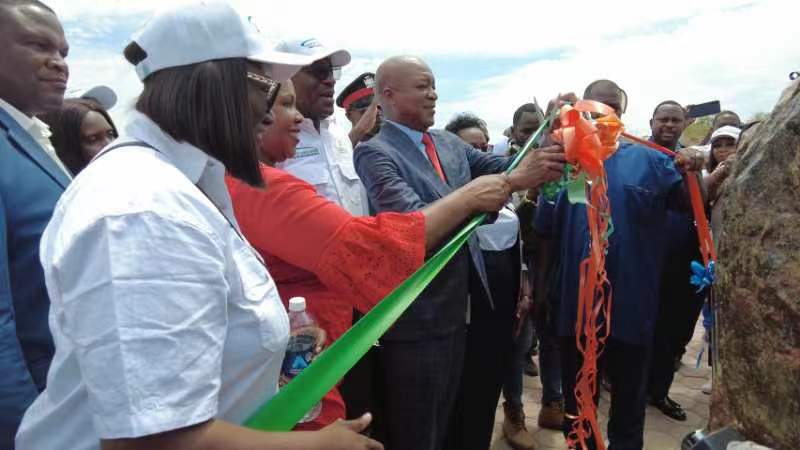 嘉賓為學(xué)校剪彩。主辦方供圖