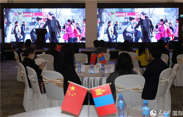 12月1日，活動現(xiàn)場播放防治結核病宣傳短片。人民網(wǎng)記者 霍文攝