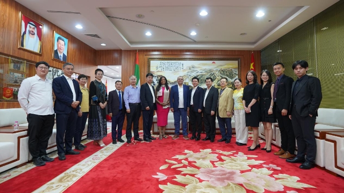 與會(huì)代表合影。阿聯(lián)酋中國(guó)和平統(tǒng)一促進(jìn)會(huì)供圖