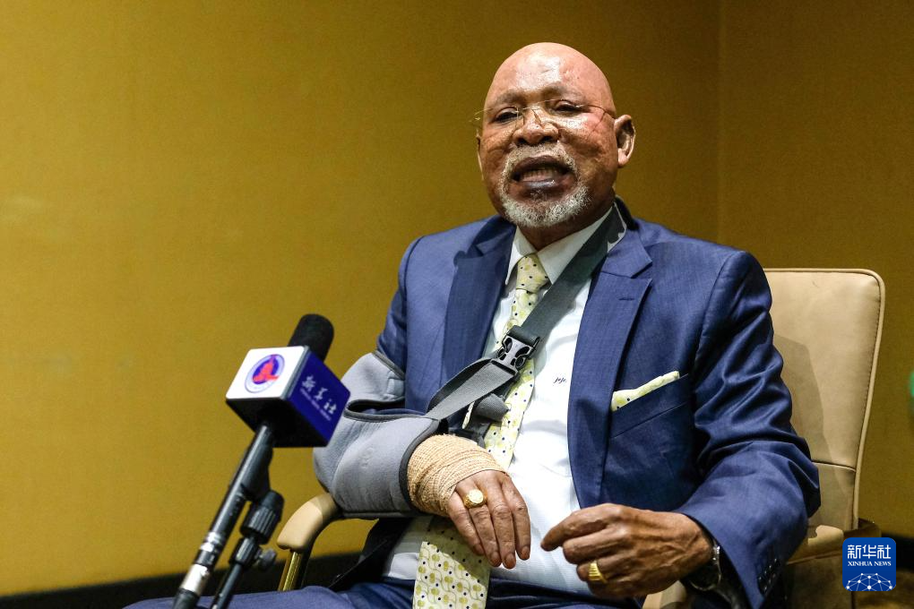 1月15日，烏干達外長奧東戈在坎帕拉舉行的不結盟運動第19次峰會高級別官員會議期間接受新華社記者專訪。新華社發(fā)（阿佳拉·納瓦達攝）