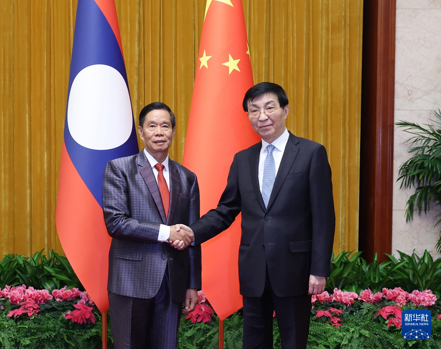 1月22日，中共中央政治局常委、全國政協(xié)主席王滬寧在北京會見老撾人民革命黨中央政治局委員、建國陣線中央委員會主席辛拉馮。新華社記者 王曄 攝