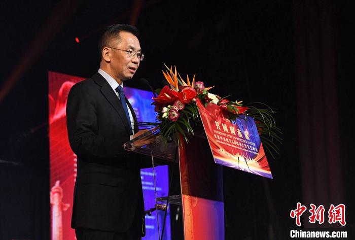 當(dāng)?shù)貢r間1月16日晚，以“共同向未來”為題的慶祝中法建交60周年大型文藝晚會在巴黎舉辦。中國駐法國大使盧沙野出席晚會并致辭。 <a target='_blank' href='/' _fcksavedurl='/'><p  align=