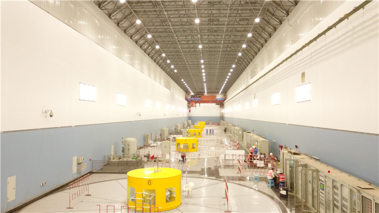 卡魯瑪水電站發(fā)電機(jī)組。王劍攝