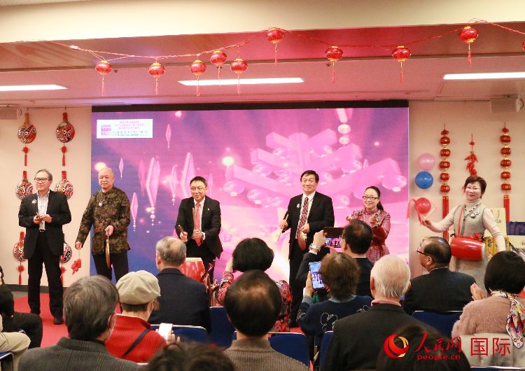 打擊樂合奏《春節(jié)序曲》。人民網(wǎng) 許可攝