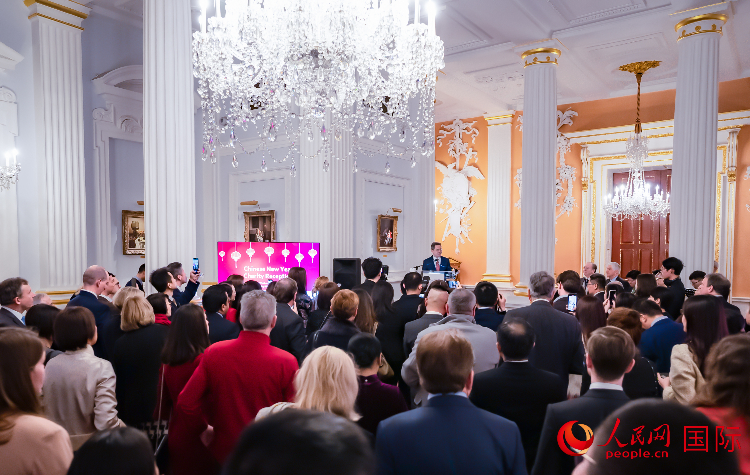 圖為2024 年倫敦金融城中國(guó)新年慈善酒會(huì)現(xiàn)場(chǎng)。人民網(wǎng) 郭錦標(biāo)攝