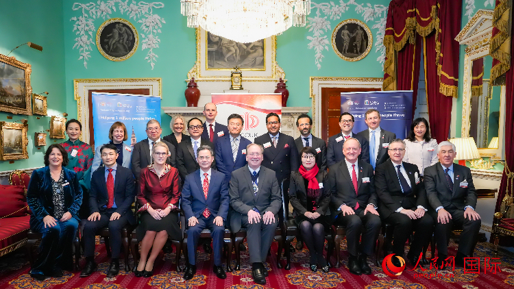 圖為2024 年倫敦金融城中國(guó)新年慈善酒會(huì)現(xiàn)場(chǎng)。人民網(wǎng) 郭錦標(biāo)攝