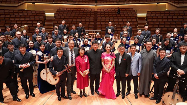 “”天地永樂(lè)·中國(guó)節(jié)“”音樂(lè)會(huì)演出人員合影。中國(guó)駐德國(guó)大使館供圖