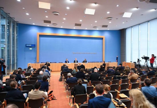 這是2月12日在德國柏林拍攝的《2024年慕尼黑安全報(bào)告》發(fā)布現(xiàn)場。新華社記者 任鵬飛 攝