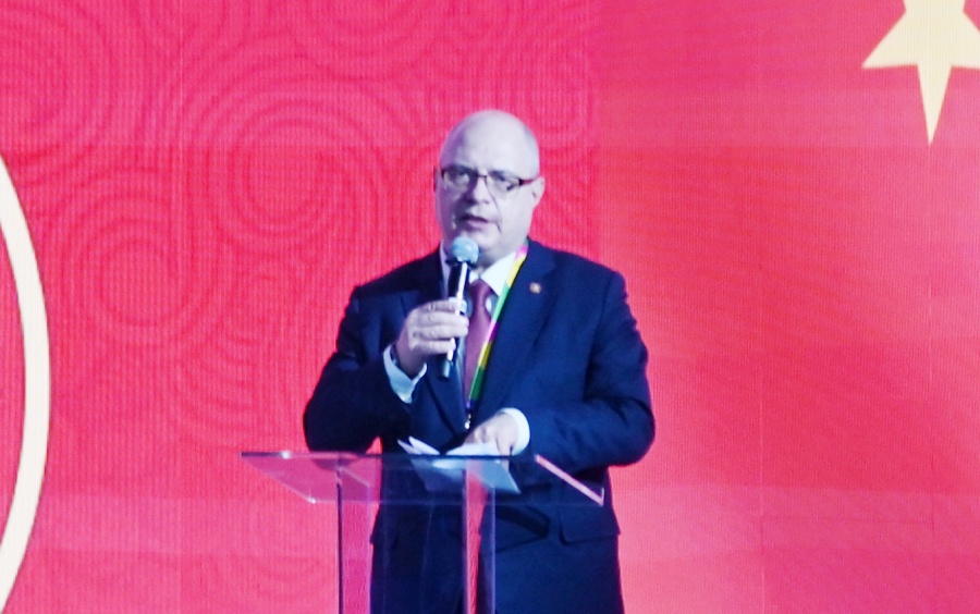 俄羅斯國家杜馬資產(chǎn)、土地和財(cái)產(chǎn)關(guān)系委員會(huì)主席兼俄中議員友好小組主席加夫里洛夫致辭。主辦方供圖