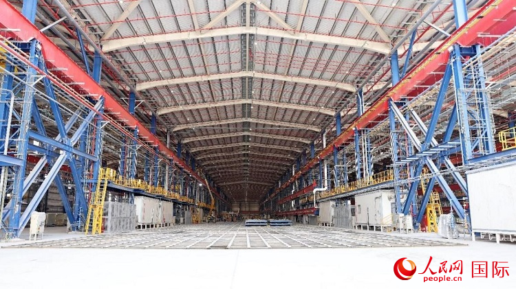 已移交業(yè)主的C201船體車(chē)間。人民網(wǎng)記者管克江攝